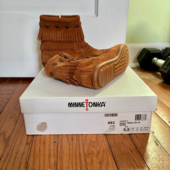 NWOT Minnetonka Brown Suede Moccasins with Fringe - Picture 10 of 11